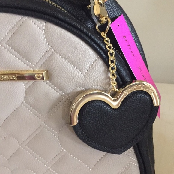 (Betsey Johnson) Quilted heart dome backpack - Picture 4 of 6